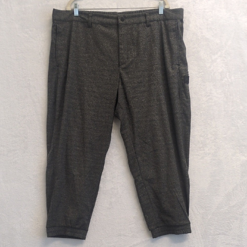 Adidas Men's Gray Golf Athletic Cropped Pants Size 42X30